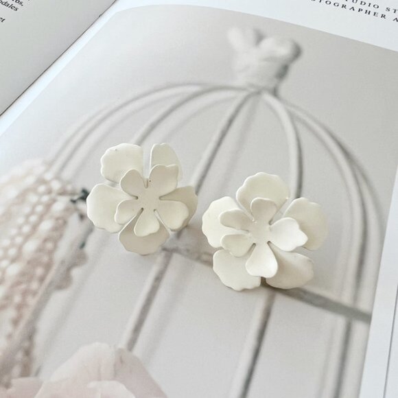 LOFT Flower Stud Earrings in White - Picture 1 of 2